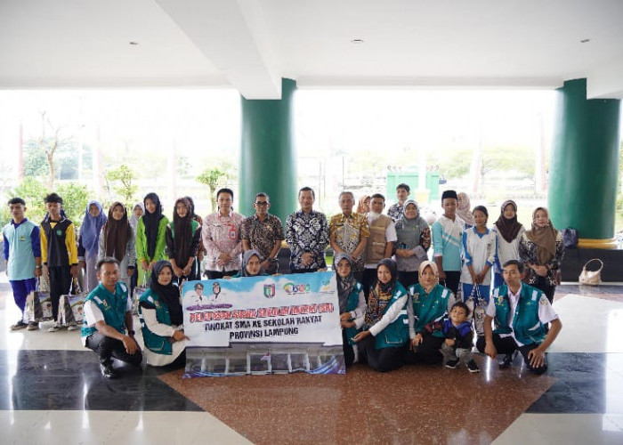 Lepas Delapan Siswa ke Sekolah Rakyat Provinsi Lampung, Bupati Riyanto: Ini Peluang Emas