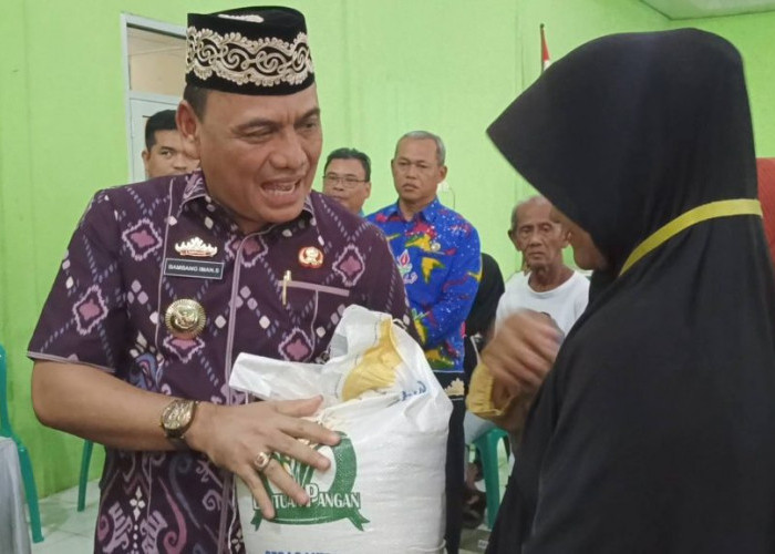 3.101 KPM di Metro Pusat Terima Bantuan Pangan Beras