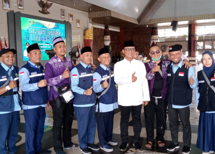 Bupati Ardito Wijaya Sambut Kedatangan Jamaah Haji Kloter Pertama Asal Lampung Tengah 