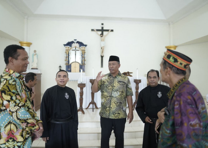 Jaga Keberagaman dan Toleransi, Plt. Bupati I Komang Koheri Ucapkan Selamat Hari Raya Natal dan Tahun Baru 