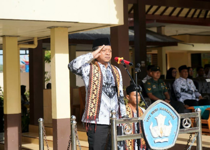 Bupati Pringsewu Pimpin Upacara Hari Guru Nasional 2025
