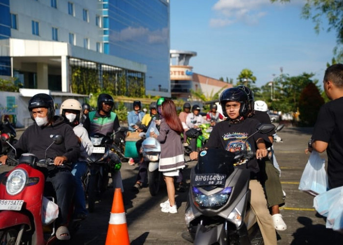 Sambut Ramadan dan Road to Anniversary, INNSiDE by Meliá Yogyakarta Berbagi 1.000 Takjil untuk Warga