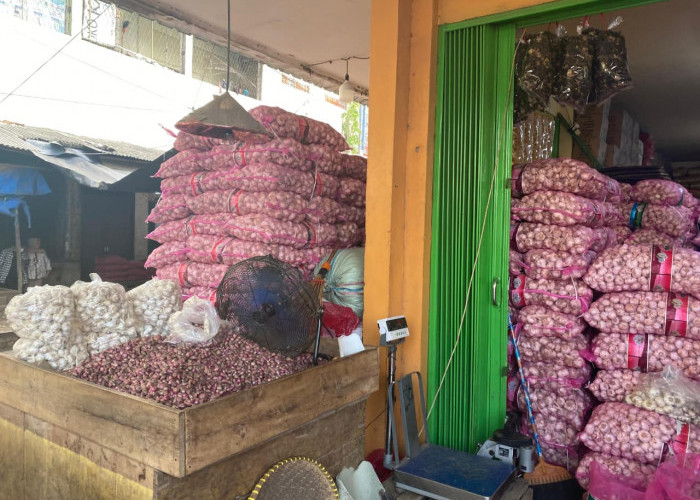 Harga Bawang Merah Stabil, Pedagang Keluhkan Sepinya Pembeli