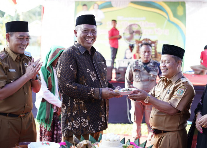 Peringati HUT ke-15 Kampung Mekar Jaya, Plt. Bupati Lamteng Hadiri Pengajian Akbar