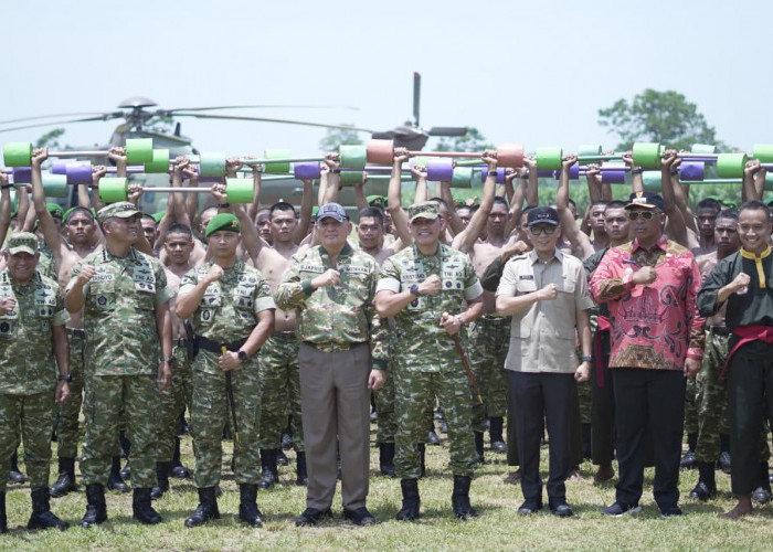 Bersama Gubernur Lampung, Plt. Bupati Lamteng Dampingi Menhan RI Kunjungi Yonif TP 848/SPC