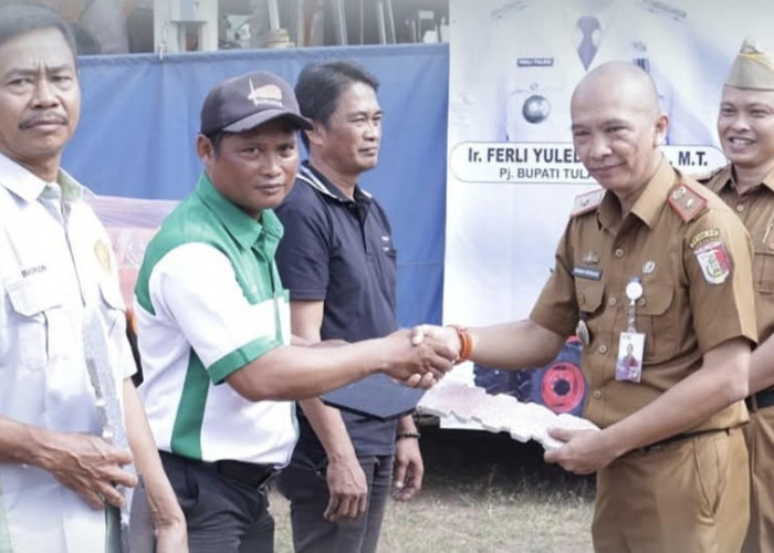 Pj Sekda Tuba Hadiri Penyerahan Bantuan Alsintan 