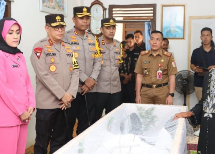 Kapolda Lampung Kunjungi Rumah Duka Nakes Meninggal Saat Operasi Ketupat Krakatau 2024