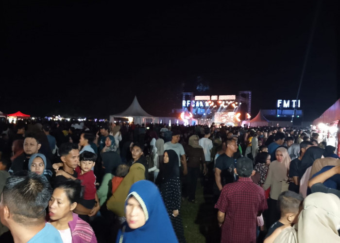 Ribuan Orang Padati Lapangan Transad Poncowati Ramaikan Recaka x Titik Kumpul 2025