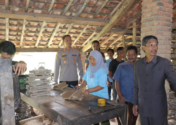 Ratusan Industri Genteng di Pringsewu Terancam Gulung Tikar, Kapolres Ambil Langkah Diskresi