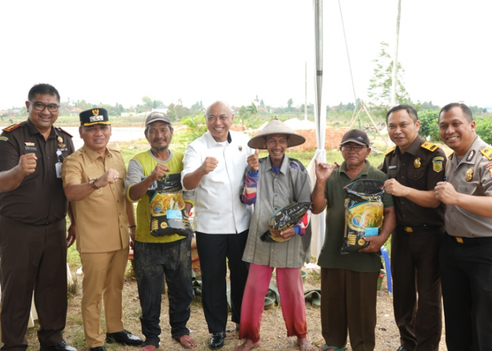 Kejati Lampung dan SESPIMTI Polri Dikreg ke-36 T.A. 2026 Gelar Tanam Padi Bersama dan Salurkan Benih di Metro
