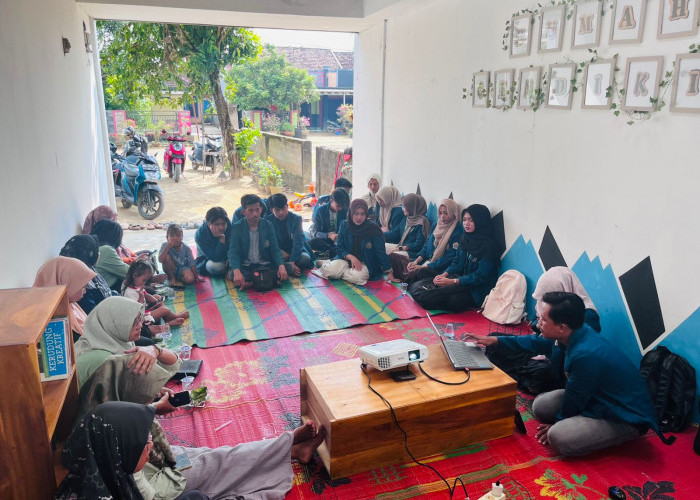 PPK Ormawa HIMADIKMI Bekali UMKM Rejo Agung Strategi Branding Produk Makanan Olahan