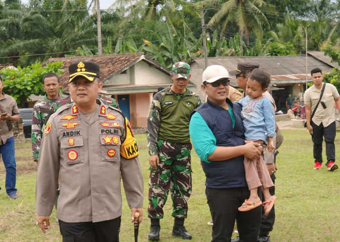 Wakil Bupati Lamteng Ardito Wijaya Tinjau Lokasi Banjir Bekri dan Berikan Bantuan Sembako