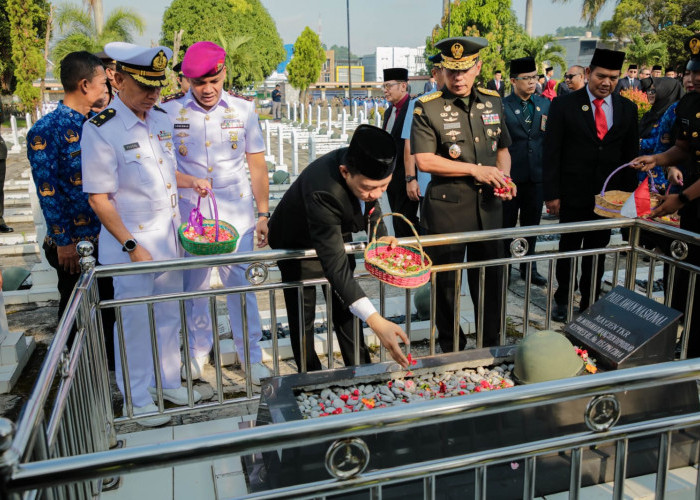 Peringati HUT Lampung ke-62, Pemprov Lampung Gelar Upacara Ziarah dan Tabur Bunga di Taman Makam Pahlawan