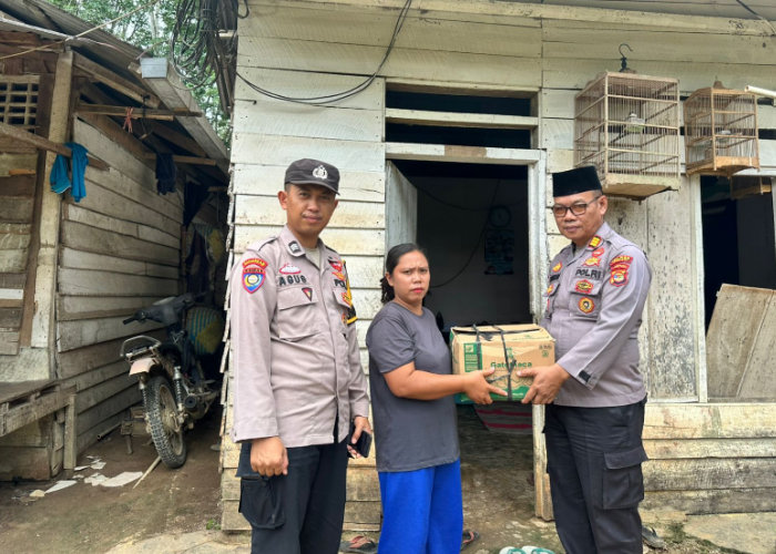 Jumat Berkah, Sat Binmas Polres Mesuji Bagikan Paket Sembako 