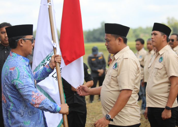 Bupati Ardito Wijaya Lantik Pengurus Gapoktan Lamteng dan Panen Raya Padi di Kampung Sri Pendowo
