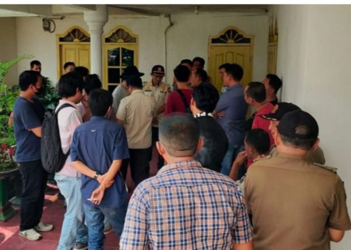 Rumah Pribadi Bupati Lampung Utara Dikepung Kontraktor, Ini Akibatnya