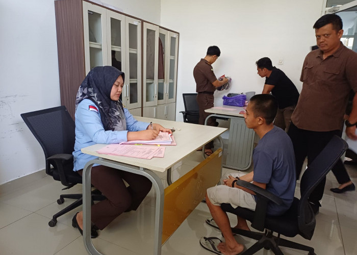 Berkas Dinyatakan Lengkap, Tersangka Pembunuhan Istri Siri Dilimpahkan ke Kejari Pringsewu
