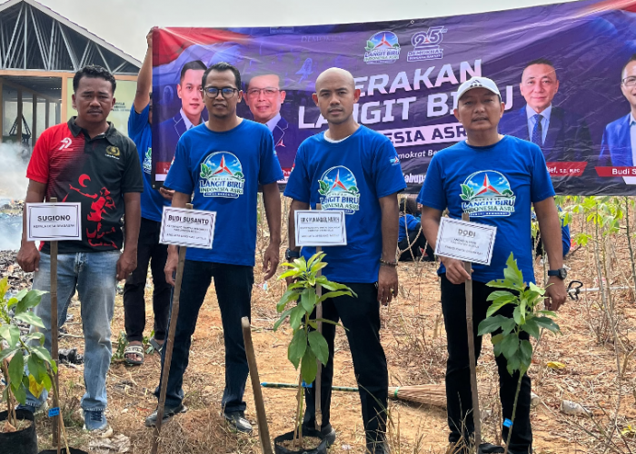 Peringati HUT ke 25, DPC Partai Demokrat Mesuji Lakukan Gerakan Langit Biru Indonesia Asri 