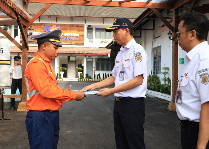 KAI Daop 6 Apresiasi PJL Purwono Prasetyo yang Cegah Potensi Kecelakaan di Perlintasan Maguwo
