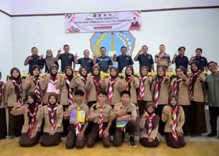 Tingkatkan Literasi Media, PWI Pringsewu Ajarkan Dasar Jurnalistik kepada Siswa MAN 1