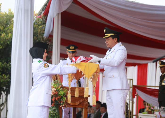 Pemkab Pringsewu Gelar Upacara HUT Ke-80 RI, Bupati Launching Air Mineral Daerah