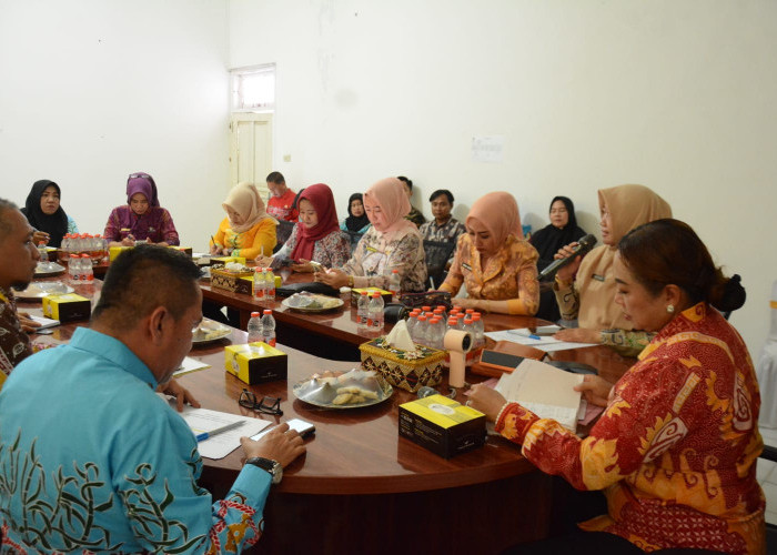 Pimpin Rapat Pembina Posyandu, Ni Ketut Dewi Nadi Dorong Peningkatan Kualitas Layanan