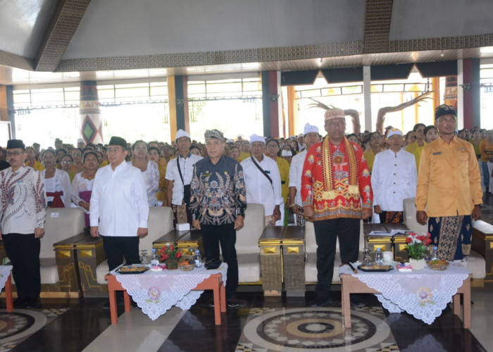 Peringati HUT WHD, Plt Bupati Lamteng Hadiri Kegiatan Dharma Santi Tahun Baru Caka 1948