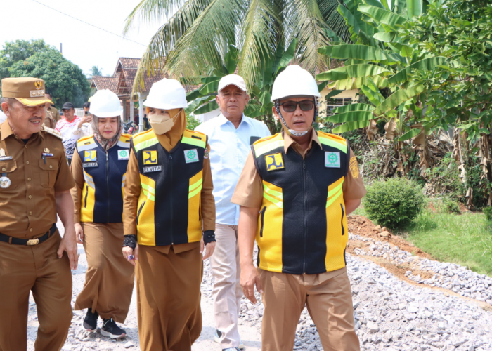 Bupati Ardito Wijaya Tinjau Progres Peningkatan Ruas Jalan Buyut Ilir-Tanggul Angin