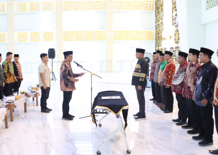Bupati Ardito Wijaya Resmi Lantik Pengurus Takmir Islamic Center, Diharap Lekas Lakukan Pembenahan