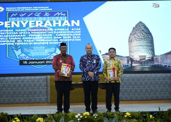 Plt. Bupati Lamteng I Komang Koheri Bersama Ketua DPRD Febriyantoni Terima LHP Dari BPK RI