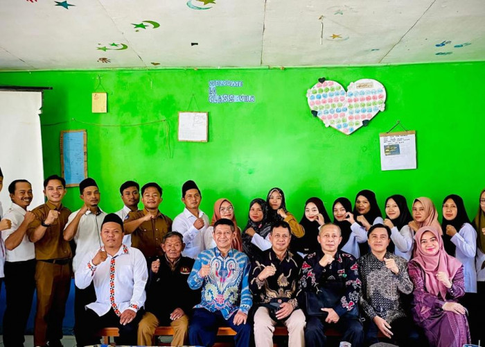 Pengabdian UM Metro di MTs Islamiyah Lampung Barat: Kembangkan Keterampilan Guru Era Digital