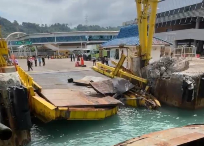 Rusak Parah, KMP Port Link 3 Tabrak Dermaga Eksekutif Merak