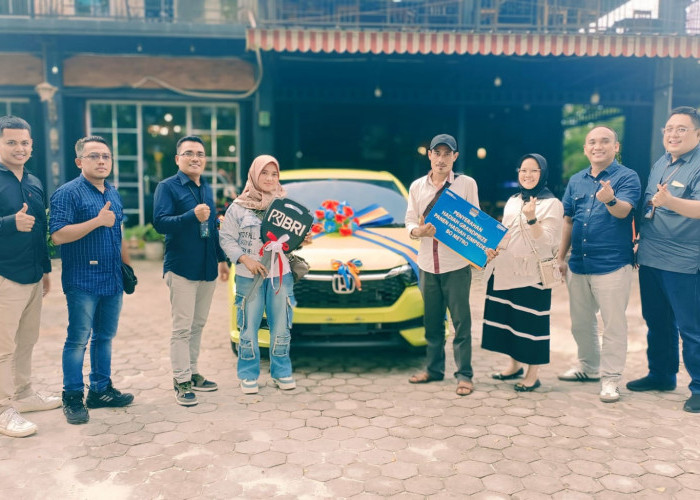 Kanca BRI Metro Serahkan 2 Unit Mobil ke Pemenang Grandprize PHS Semester I Tahun 2024