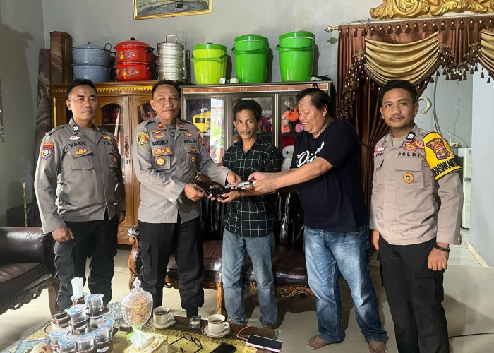 Polsek Tanjung Raya Terima Penyerahan Sukarela 4 Pucuk Senpira