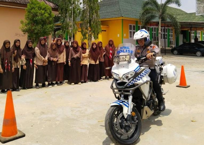Satlantas Polres Mesuji ke Sekolah, Sosialisasikan Safety Riding 