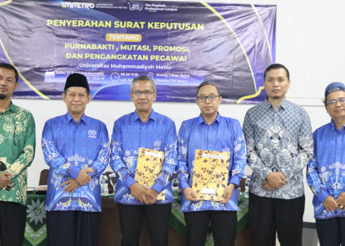 Perkuat Tata Kelola, UM Metro Serahkan SK Pengangkatan Kepala PA2M dan Kepala LPK