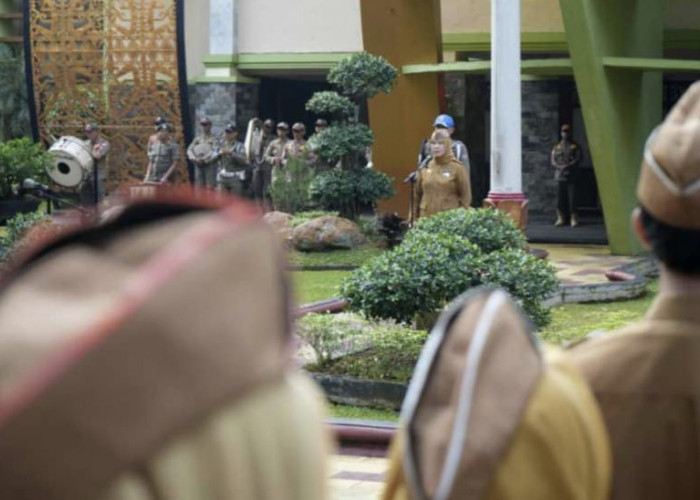 Perdana Pimpin Apel, Pj Sekda Metro Ingatkan ASN Soal Digitalisasi Pelayanan Publik