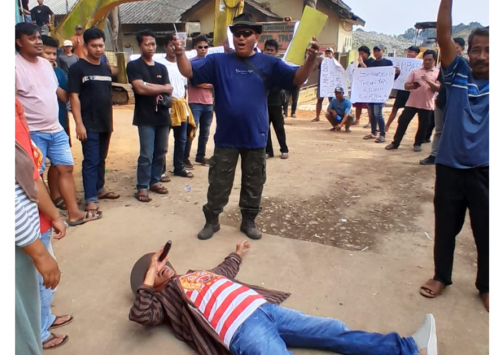 Aspirasi Tak Digubris, Warga Tutup Paksa Akses Masuk TPAS Karangrejo