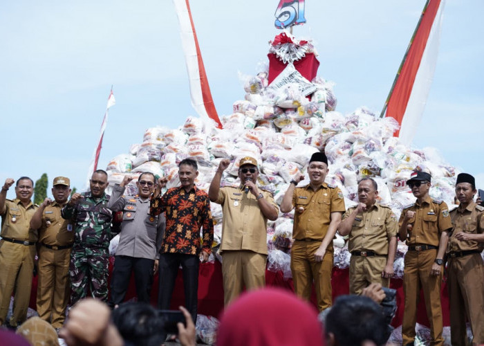 Plt. Bupati I Komang Koheri Hadiri Doa Bersama dan Pembagian Sembako HUT ke-51 Kampung Tanjung Anom
