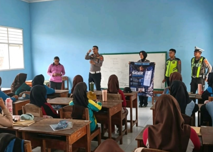 Satlantas Polres Mesuji Kenalkan Aplikasi Siger Lampung Presisi kepada Siswa dan Guru SMKN 1 Simpang Pematang