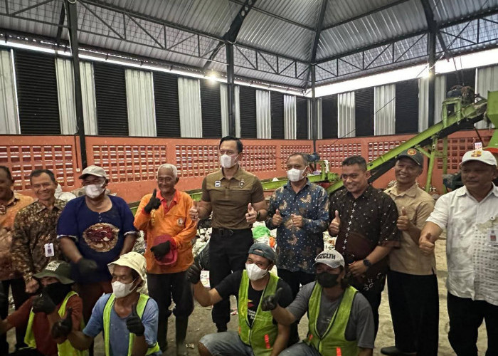 Menko Infrastruktur AHY Tinjau TPS Condongcatur Sleman, Apresiasi Pengelolaan 8 Ton Sampah per Hari