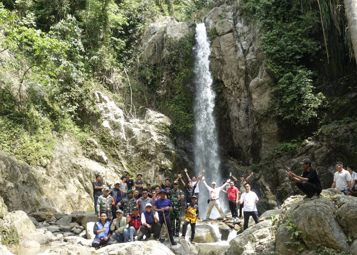Kunjungi Destinasi Wisata Alam Curug Lestari, Bupati: Tempatnya Indah dan Memuaskan