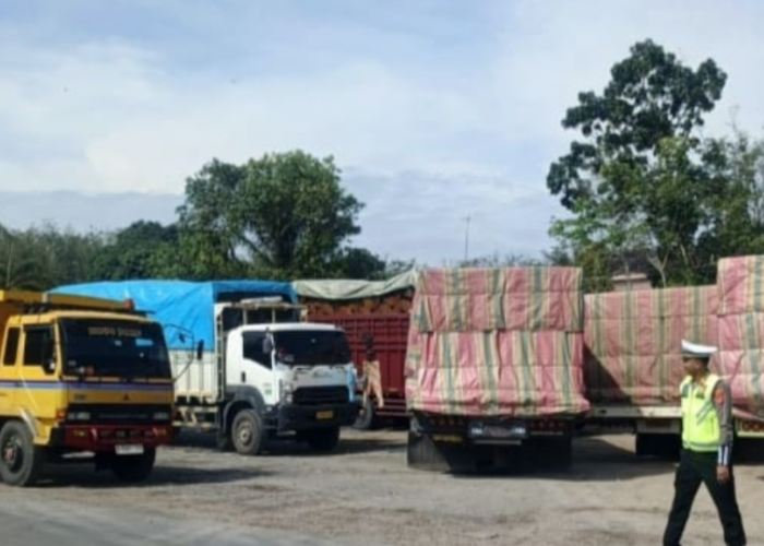 Kapolres Mesuji Bersama Kasat Lantas Lakukan Pengantungan Kendaraan Sumbu 3