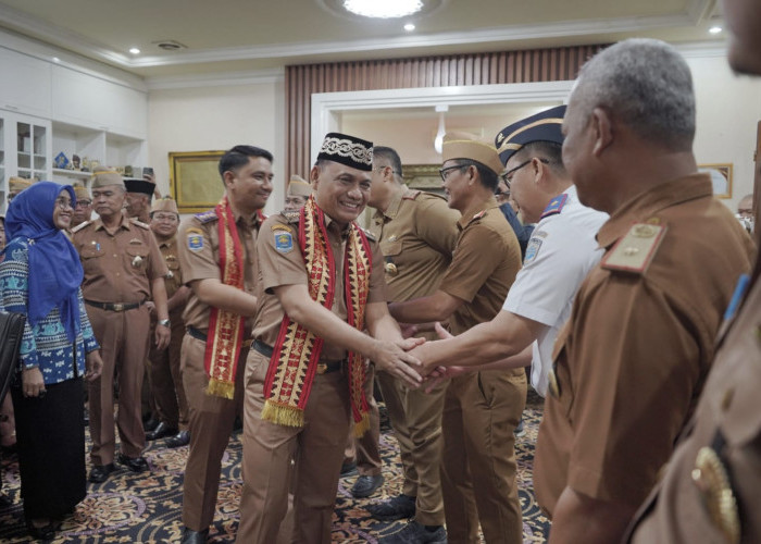 Hari Pertama Berkantor, Walikota Metro Minta ASN Beri Kemudahan Pelayanan Masyarakat