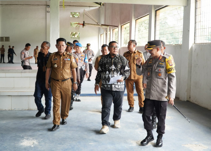 Pj Bupati Tubaba Tinjau Lokasi Rapat Pleno Tingkat Kabupaten
