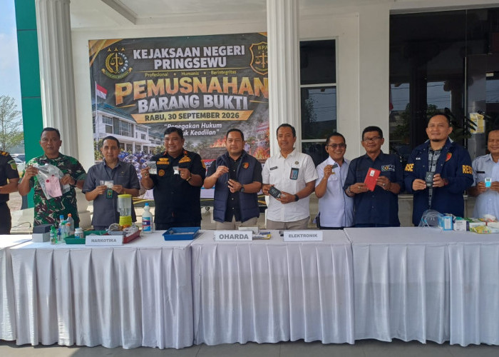 Kejari Pringsewu Musnahkan Barang Bukti dari 72 Perkara, Ini Daftarnya