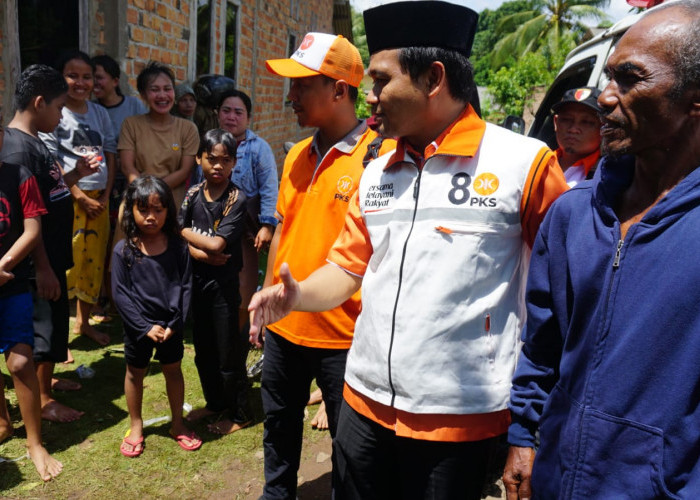 Solidaritas Pada Warga, Mufti Salim PKS Kunjungi Korban Banjir Lampung Utara