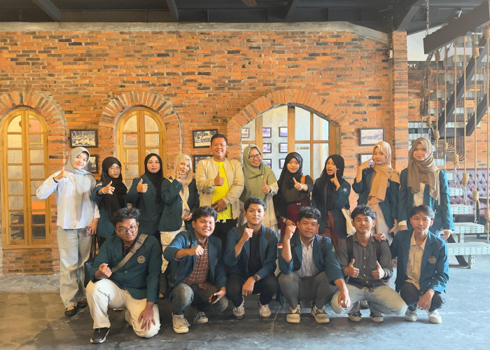 Perdalam Wawasan Jurnalistik, Mahasiswa PBI UM Metro Lakukan Kunjungan ke Radar Metro