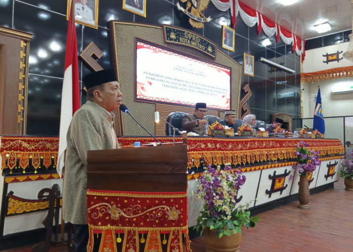 Perjuangkan Nasib Guru, DPRD Semprot Walikota Metro di Sidang Paripurna Khusus