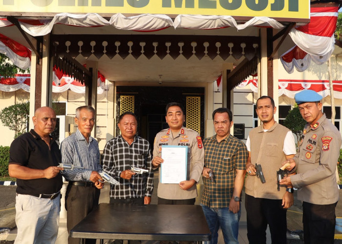 Dukung Keamanan Wilayah, Tokoh Masyarakat Mesuji Serahkan 6 Pucuk Senpira ke Kapolres